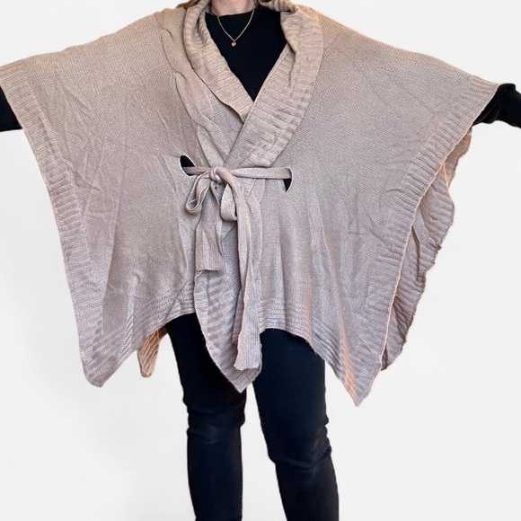 New York & Company Tan Poncho with Tie Front One Size Womens Sweater - Picture 1 of 7